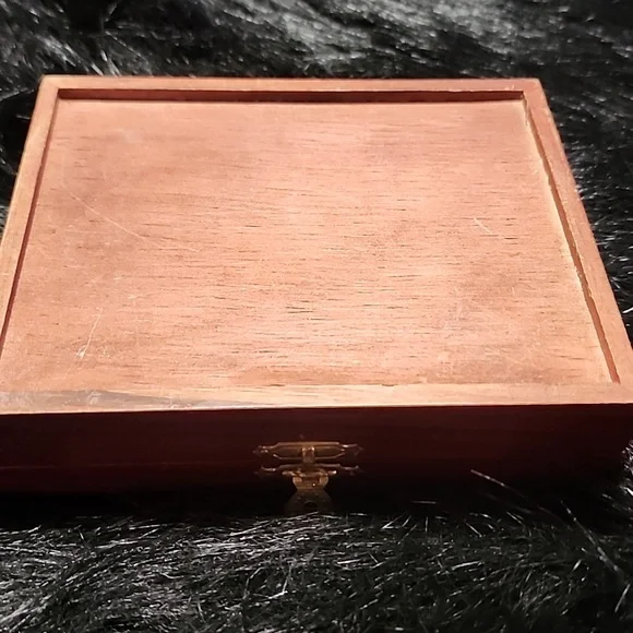 WILD WHITE HORSES WOOD BOX-- FOLDING POCKET KNIFE-- STAINLESS STEEL. - Picture 6 of 6